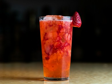 フルーティーで色鮮やかな『季節のフルーツカクテル』