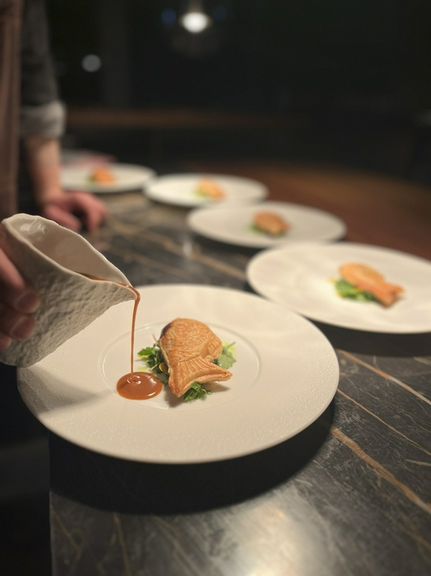 季節の食材を使った5皿の特別ランチコース