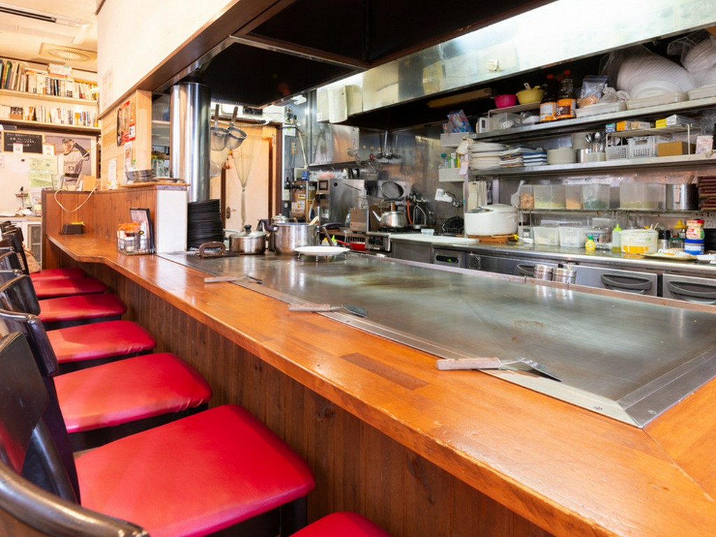 学生が多い街に合わせ、リーズナブルなメニューが並ぶ