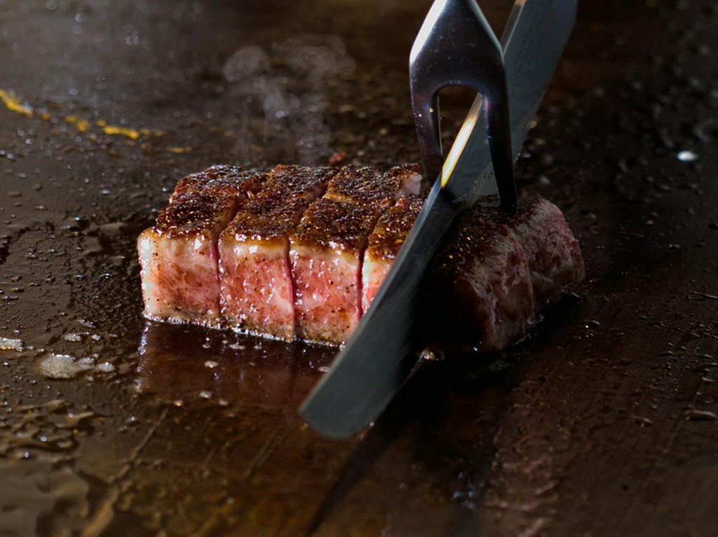 鉄板焼　調理風景