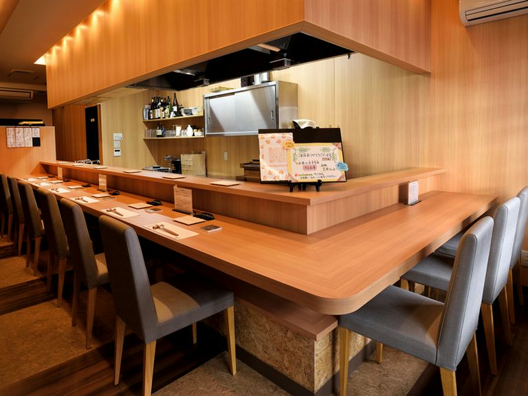 カウンター天麩羅をアットホームな雰囲気でリーズナブルに提供