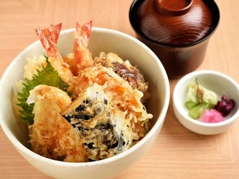 こだわりのタレ＆7品の天麩羅で魅せる！　名物『天丼ランチ』