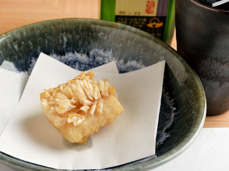 上品な旨みと食感の楽しさがクセになる『甘鯛のうろこ揚げ』