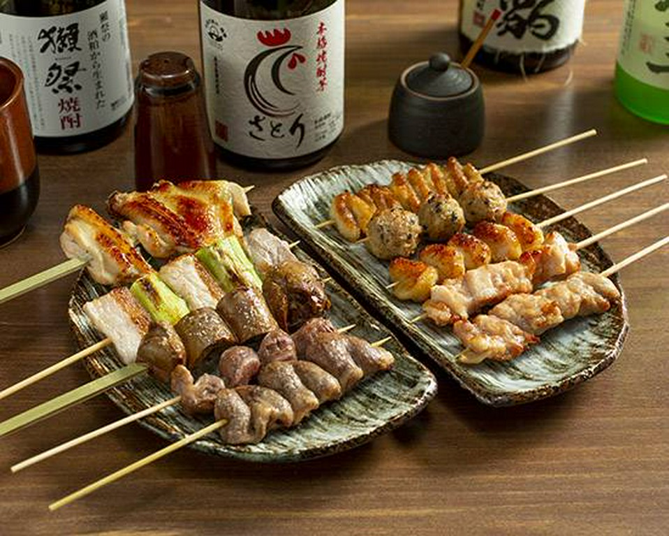人気の焼き鳥をお得な串盛り合わせで3種類用意！ 自慢の『おまかせ串盛り合わせ』