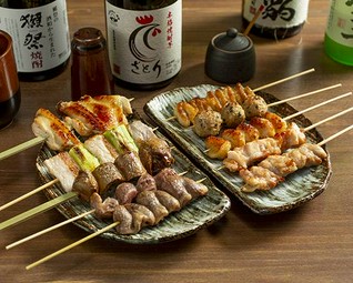 人気の焼き鳥をお得な串盛り合わせで3種類用意！ 自慢の『おまかせ串盛り合わせ』