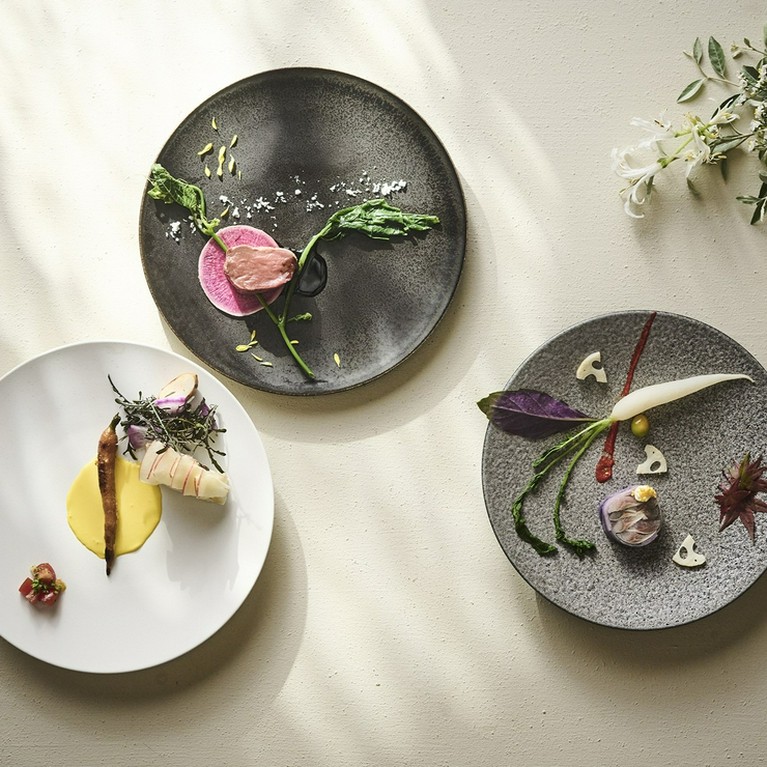 旬の食材を使用したディナーコースにメッセージ入りケーキが付いたプランをご用意いたしました。