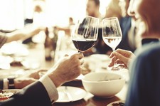 生ビールや日本酒、ハイボールなど豊富なフリードリンクがついた接待会食などでご利用いただけるプランです