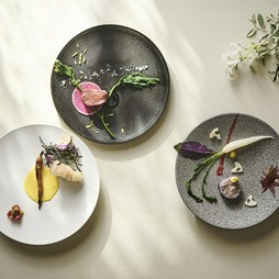 専属プランナーがお二人をサポートし、親御様へのおもてなしやご両家の大切な時間の演出をお手伝い致します