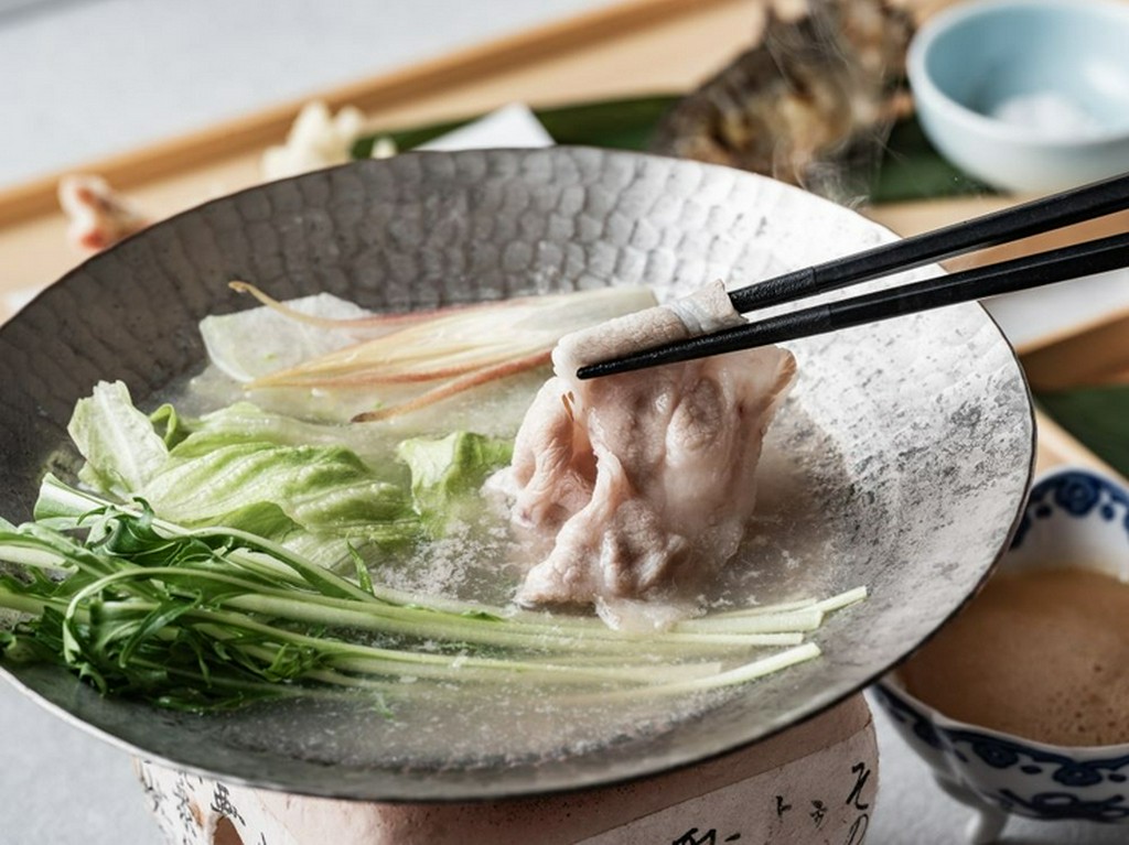 ランチコース＆天然温泉で日帰り旅行をお楽しみいただく特別プランです。ドリンク一杯付き。