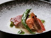 奥美濃古地鶏つみれ茶碗蒸しやお魚とお肉のメインディッシュなど豪華食材のフルコースのランチです。