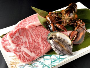 飛騨牛、活鮑、活オマール海老などで最高の贅沢を提供