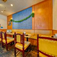 駅チカの立地を生かし、仕事の打ち合わせやビジネスランチ、女子会や地域の集まりなど、ちょっとした宴会に活躍！　食事をしながら喫煙できるという利点を生かし、ゴルフコンペなども開かれています。