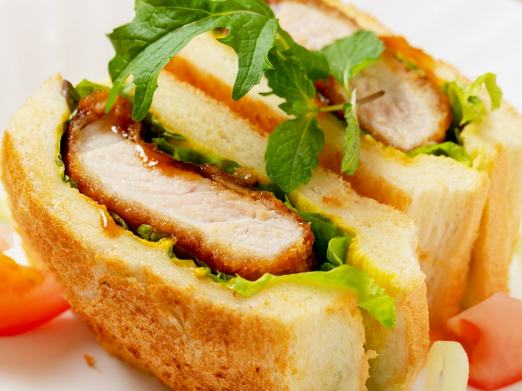 大きく口を開けて、ガブッとかぶりつきたくなる『カツサンド』