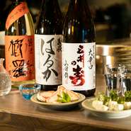 店名に「日本酒」の文字があるように、日本酒の品ぞろえには力を入れています。定番12種に加え、日替わりで3種を提供。独自のネットワークを駆使し、入手困難な希少価値の高い銘柄を仕入れています。