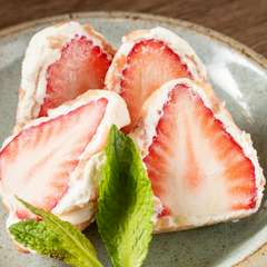 果実とチーズの生ハム包み