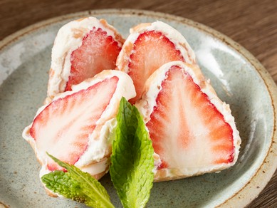 果実とチーズの生ハム包み