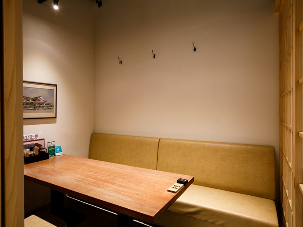 人数に合わせて利用できる、洗練された個室空間