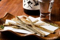 カルシウム満点のおつまみ。塩味で、常時提供されています。