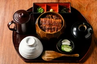 名古屋名物『ひつまぶし』。一本重のうなぎと同じ焼き方でたれも同じです。鰻の量は『一本重』の三分の二。一本鰻のひつまぶしが食べたい時は『一本ひつまぶし』をどうぞ。
ひつまぶし・吸物・漬物・薬味