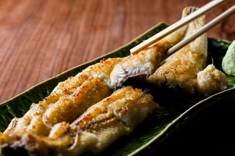 パリパリとした食感がやみつきになる『白焼き』