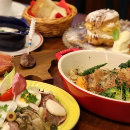 ディナー【フリードリンク付Partyコース】前菜盛り合わせ、メイン、デザートに120分飲み放題付　6000円