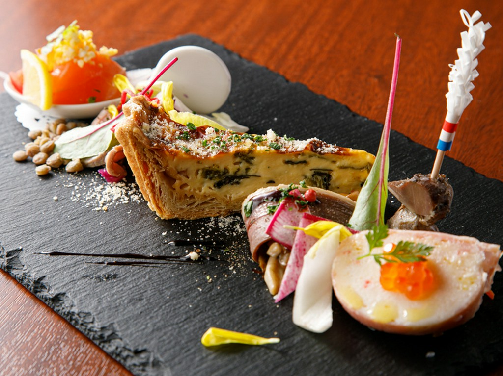 ゲストの「好き」を集めた前菜『おまかせ5種盛り合わせ』