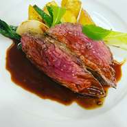 ・前菜をフォワグラを使った物（＋￥２２００）or田舎風お肉のパテ (＋￥５５０）に替えることができます。

・Assortiment de desserts
デザートの盛り合わせ（＋７７０）
lunch, dinner共にあらかじめのご予約で誕生日、記念日、合格祝いなどの メッセージプレートに変更可能です。

・食後のお飲み物（コーヒー、紅茶、エスプレッソ）は￥３３０

・バターは￥２２０の別料金となります。 