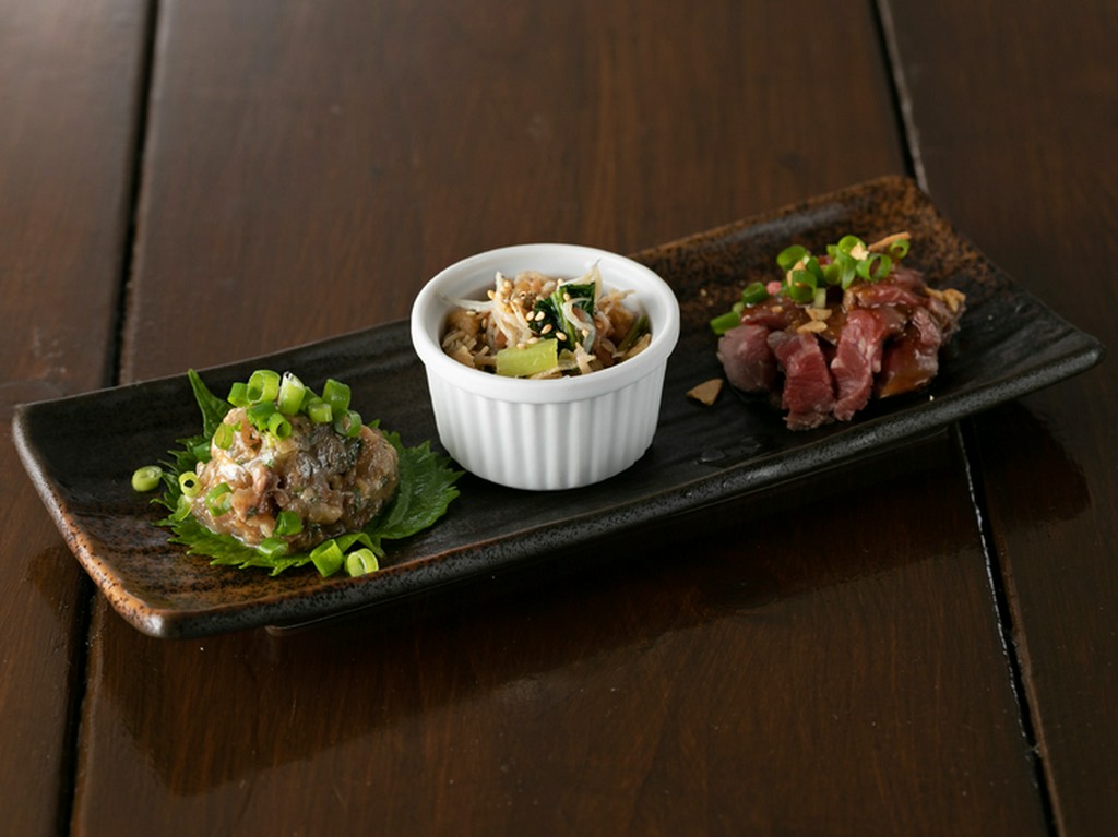 その日によって内容が変わる『本日のおつまみ三種盛り』