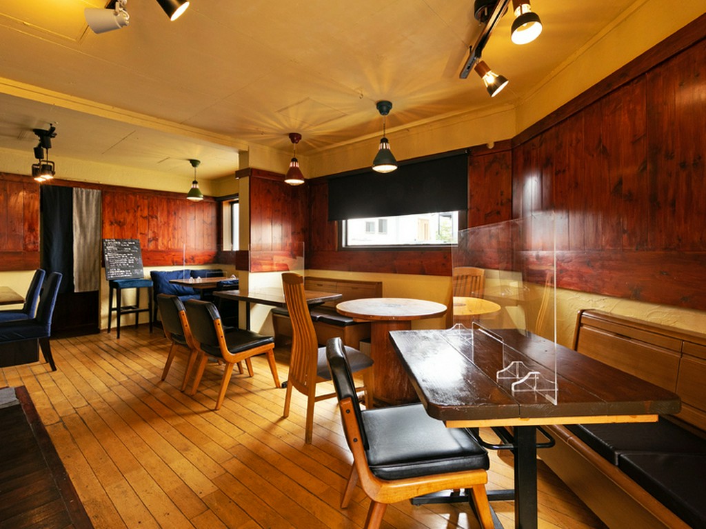 店内も船室を思わせるしつらえで楽しい