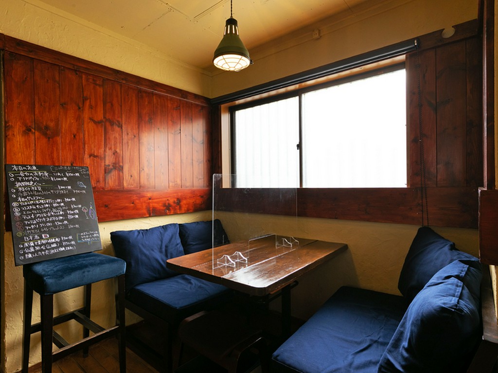 ソファー席にも仕切り板が