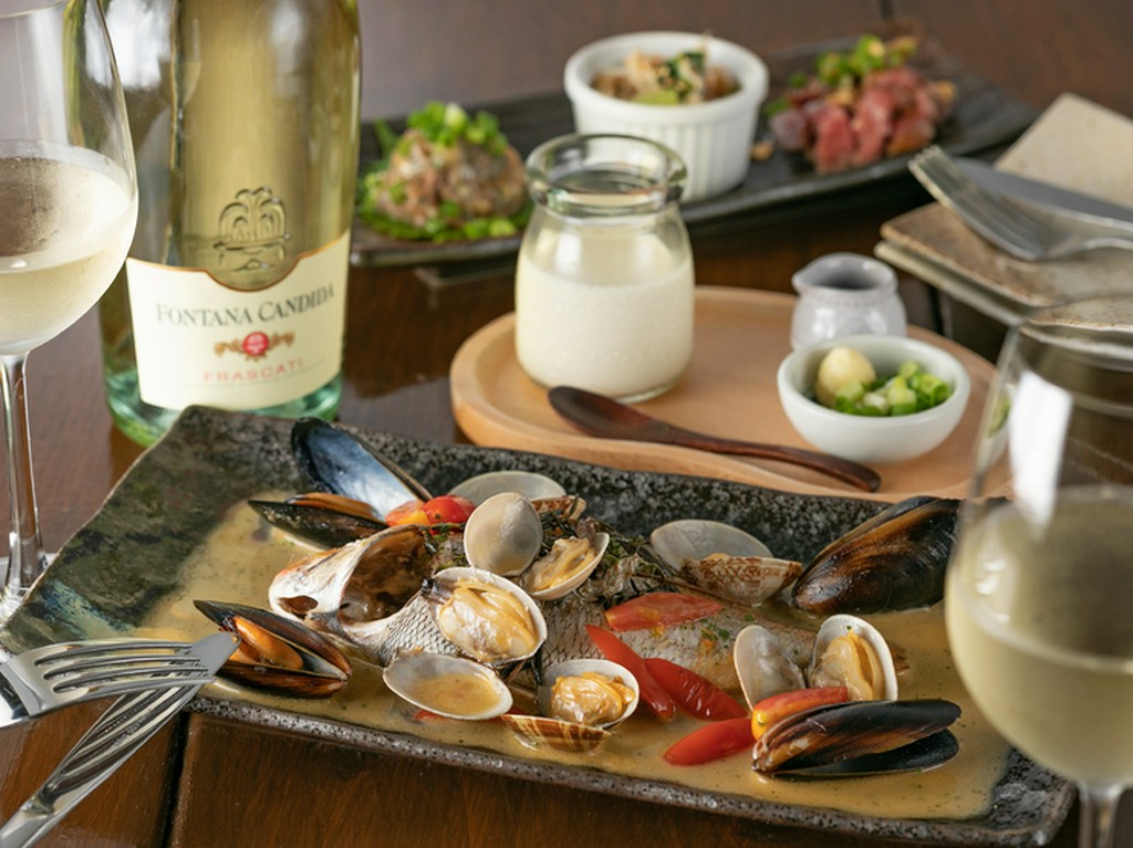 海を感じる店内でリゾート気分を味わって