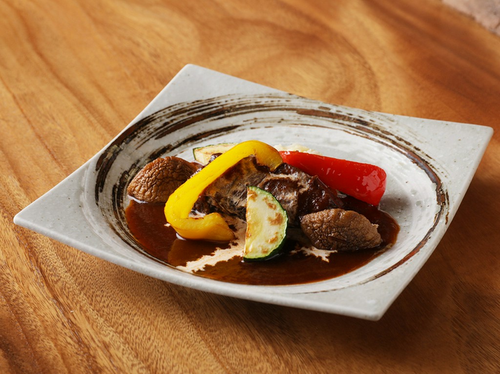 お肉がとろける『黒毛和牛ホホ肉とろとろワイン煮込み』