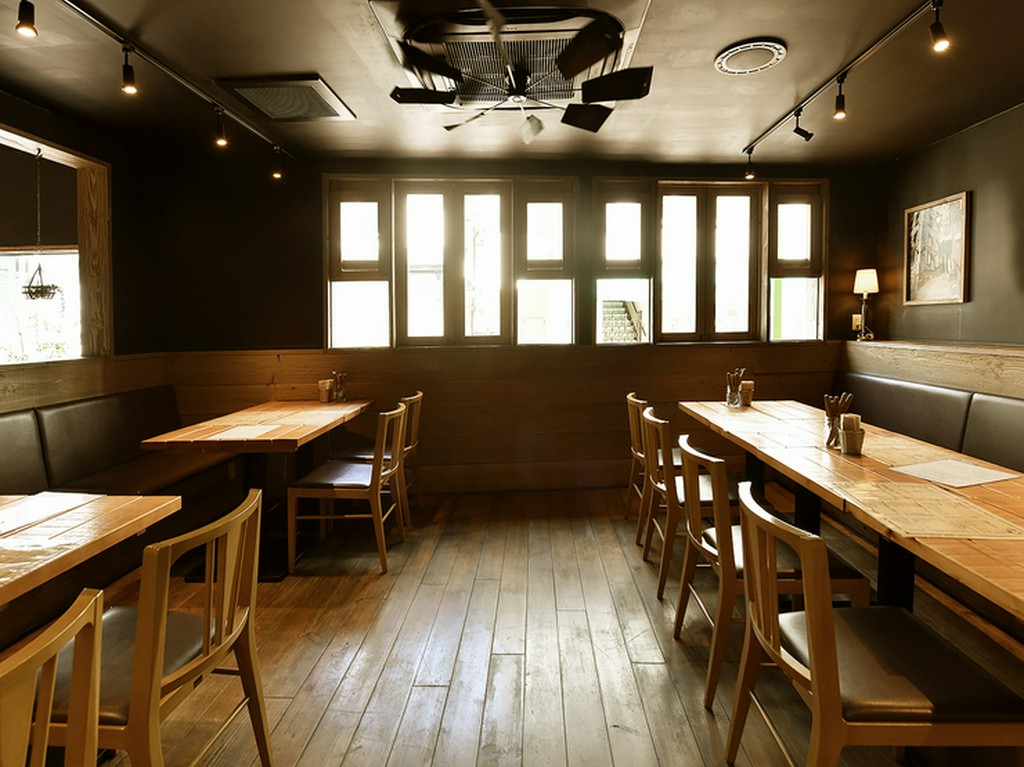 女性のお1人さまも歓迎。リラックスして食事を楽しめる