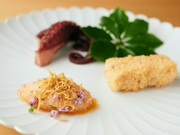 複数の前菜が織り成す、和の美しい世界観にひたれる『八寸』