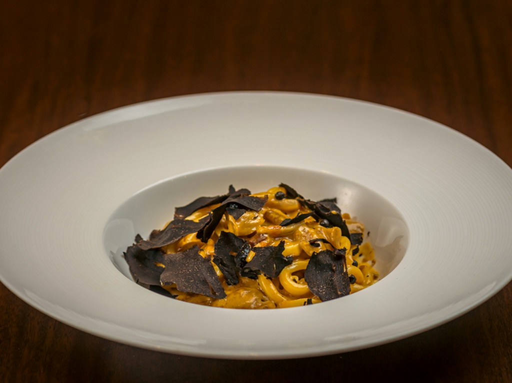 トリュフとポルチーニ茸のカルボナーラ
