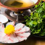 綺麗な水で育てた三重員弁の吉田クレソンと岐阜恵那の寒天豚のお鍋です。