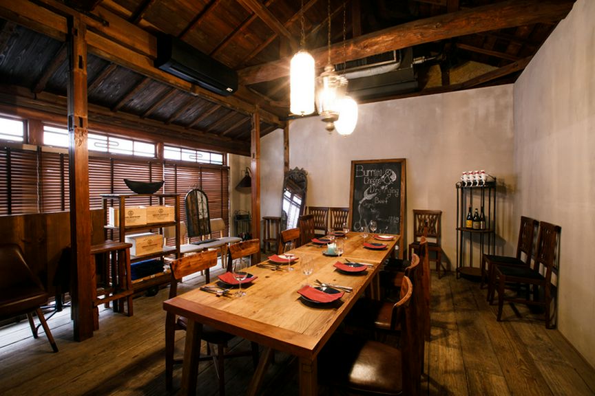 木の温もりに包まれ、穏やかに水入らずのひと時を