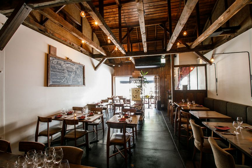 バリエーション豊かな肉料理とワインがもてなす至高の会食