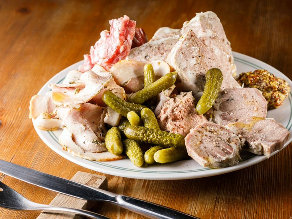 季節や旬に合わせ数種類が登場『自家製シャルキトリー盛り合わせ』