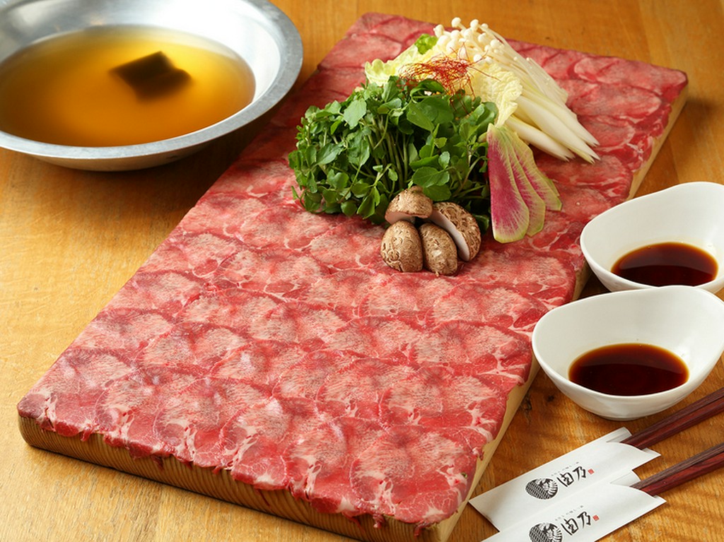 30日間の熟成を経て、旨みも柔らかさも格段にアップ『元祖　由乃タンしゃぶ鍋』