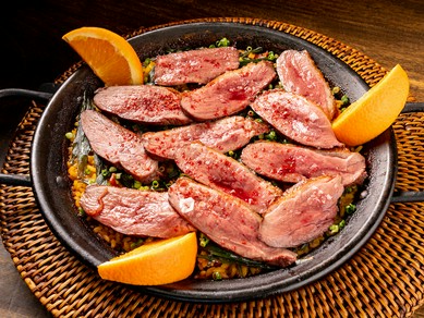 カモを思う存分楽しめる『カモのバレンシア風パエリア』