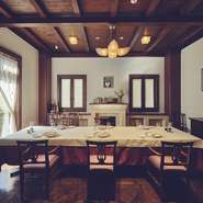 料理や会話を心ゆくまでご堪能いただけますので、ご家族でのお食事や誕生日から結納まで、さらにはビジネスの会食など、よりプライベートなお集まりにぴったりです。
（5名様より12名様まで利用可）