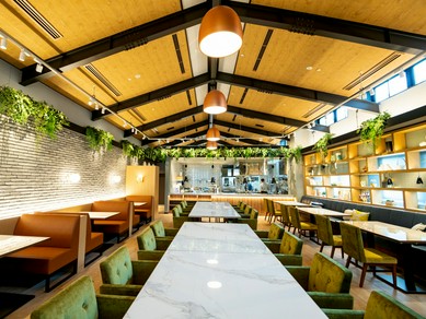 開放感あふれるオシャレな空間が多彩なシーンにマッチ