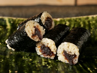 甘辛いかんぴょうとシャリとのバランスに優れた『かんぴょう巻』