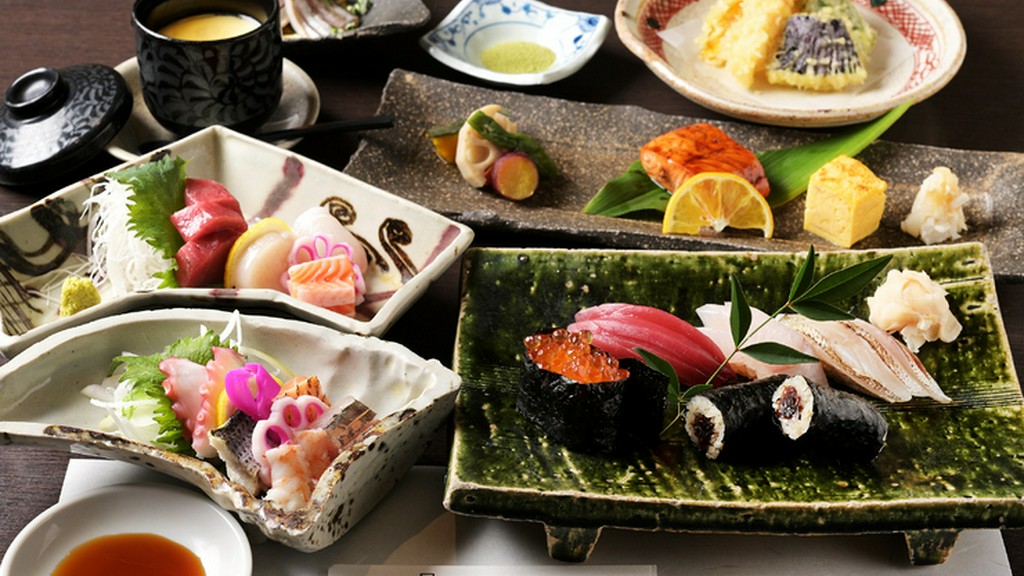 一番人気の会席料理。旬魚を生、焼き、揚げ物で食べられる『椿』