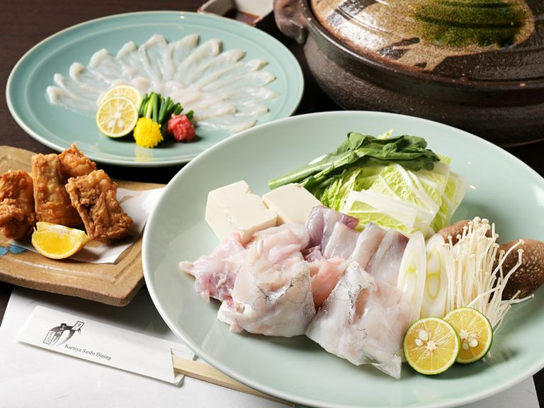 予約必須。11月〜2月と7月、季節限定のお楽しみ『ふぐ会席』