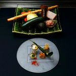 目と舌で味わう四季の移ろい『前菜盛合せ』