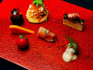 目と舌で味わう四季の移ろい『前菜盛合せ』