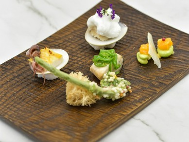 目と舌で味わう四季の移ろい『前菜盛合せ』