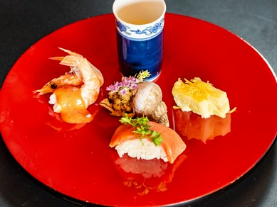 目と舌で味わう四季の移ろい『前菜盛合せ』